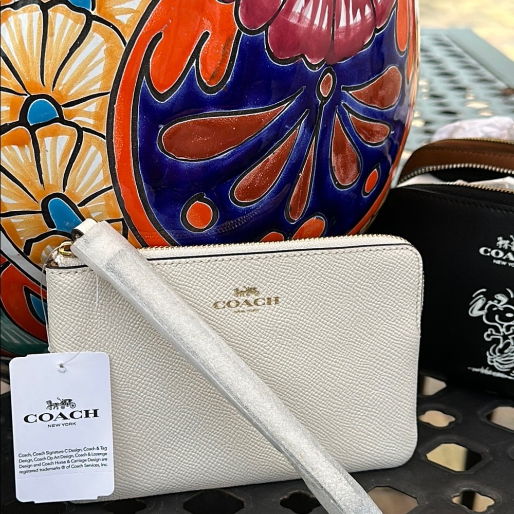 Coach White Leather Wristlet Clutch